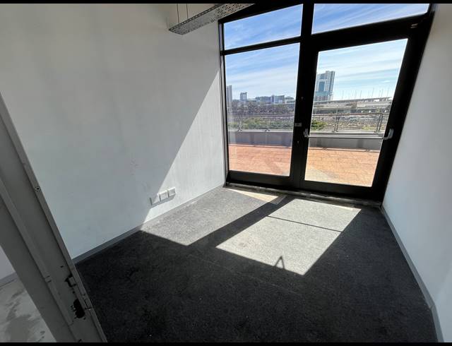 121M² OFFICE TO LET IN WOODSTOCK